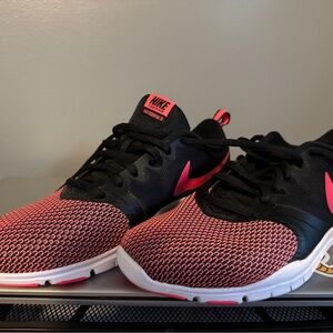 Nike Black and Pink Training Essential Flex TR